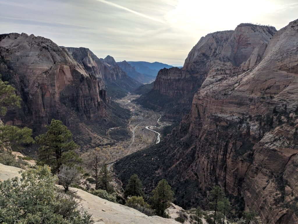 découvrez tout ce qu'il faut savoir sur les ouragans : formation, impacts, prévention et mesures de sécurité. restez informé pour mettre en place des stratégies efficaces face à ces phénomènes climatiques puissants.